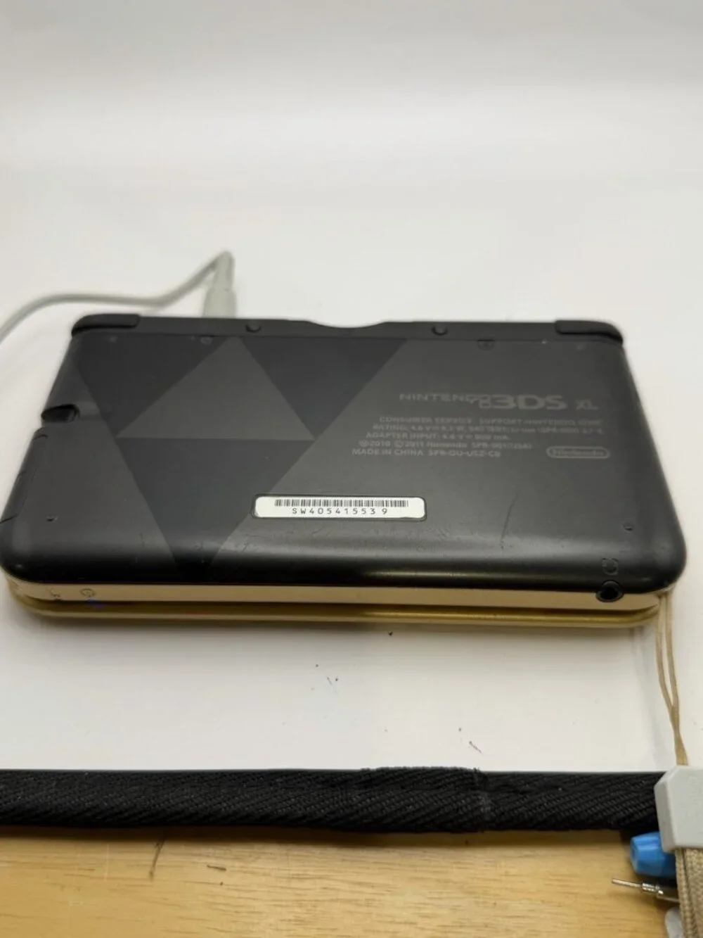Nintendo 3DS XL Limited Edition Gold W/ Charger